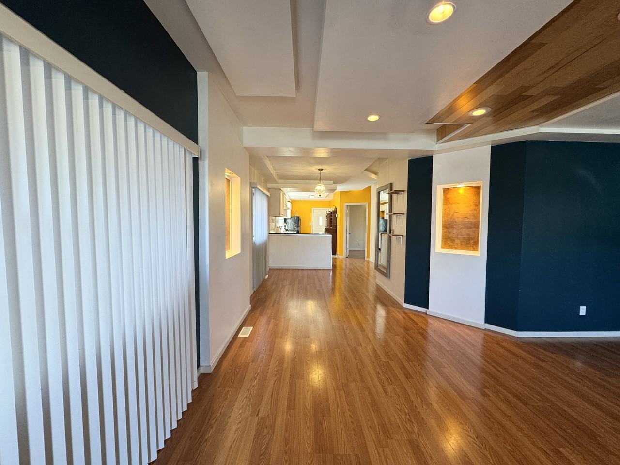 1115 Langlois Ave - Photo 5 of 42