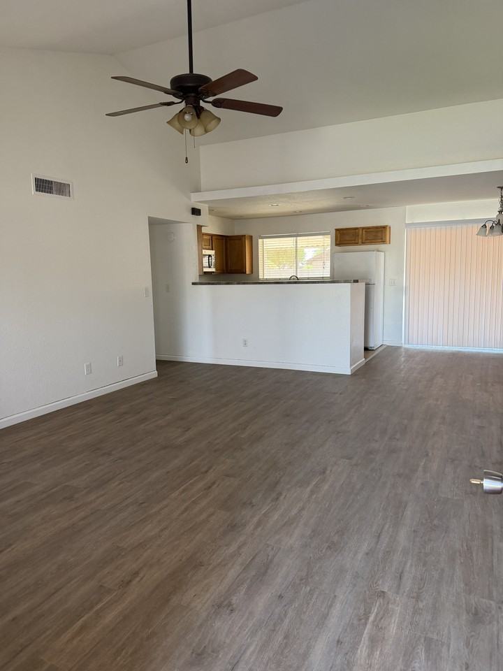 4861 E Evergreen St - Photo 3 of 9