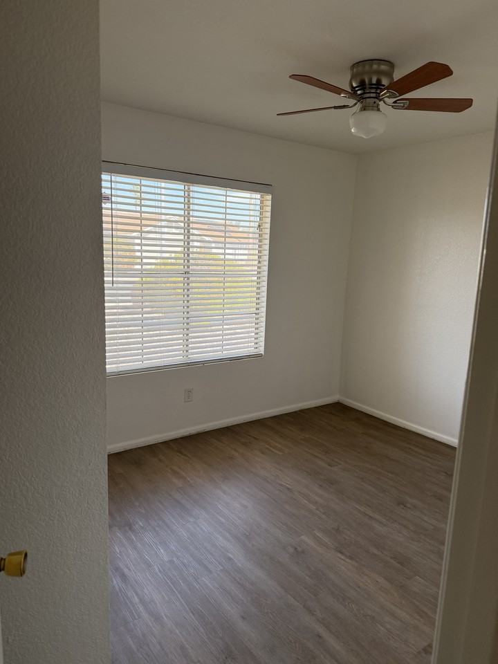 4861 E Evergreen St - Photo 6 of 9