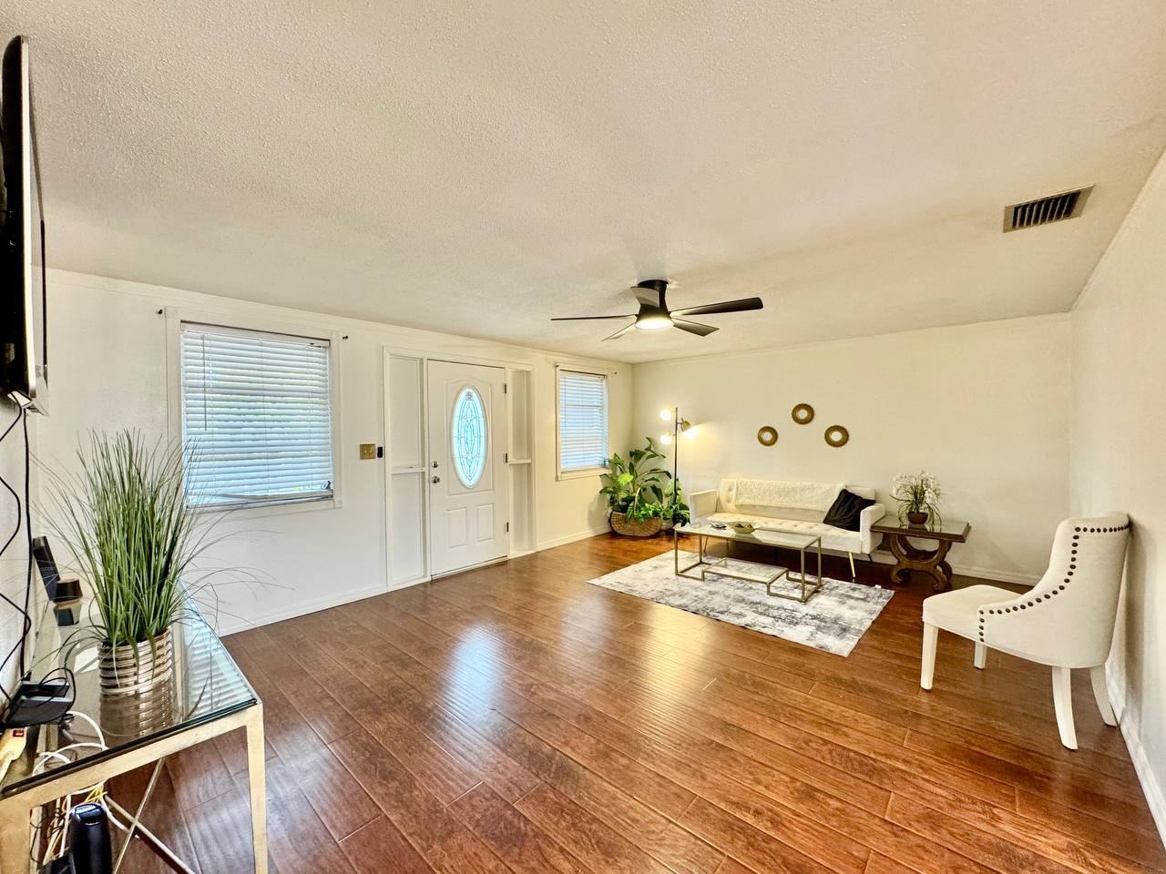 7514 Spirea Dr - Photo 4 of 32