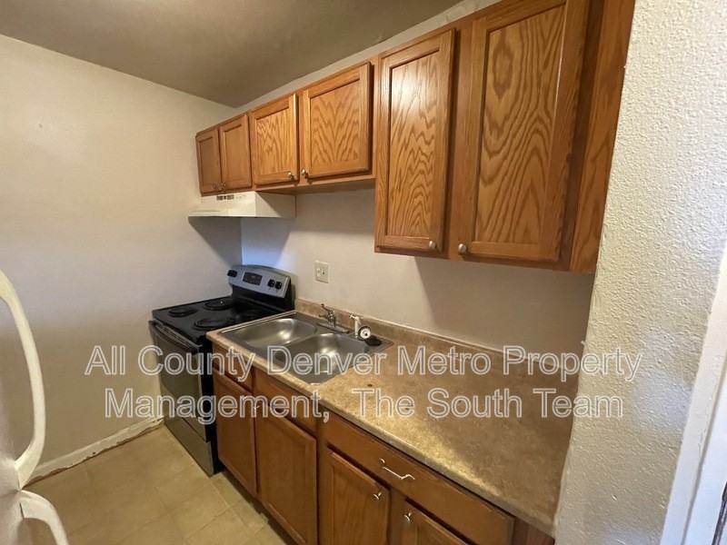 1590 Clinton St #4 - Photo 4 of 9