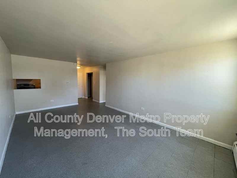 1590 Clinton St #4 - Photo 6 of 9