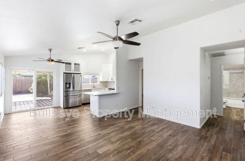 3001 W Matthew Dr - Photo 4 of 23