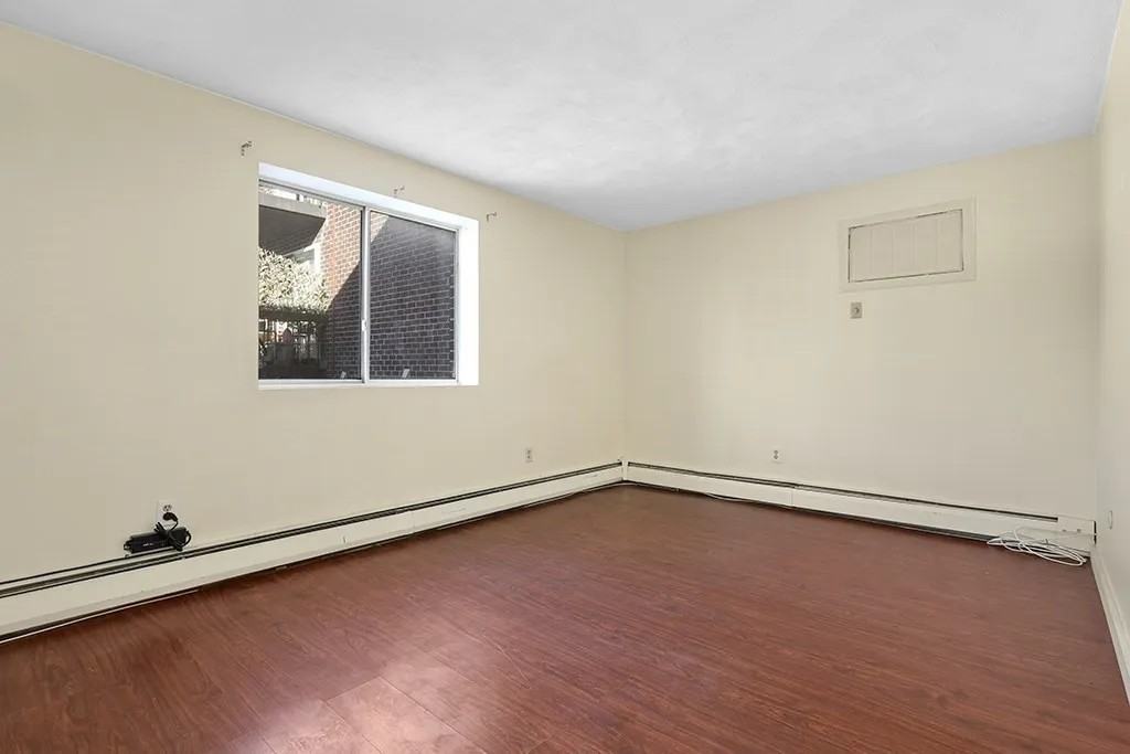 599 Old West Central St - Photo 4 of 20