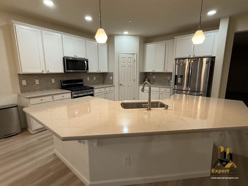 160 Hermosa Ct - Photo 7 of 18