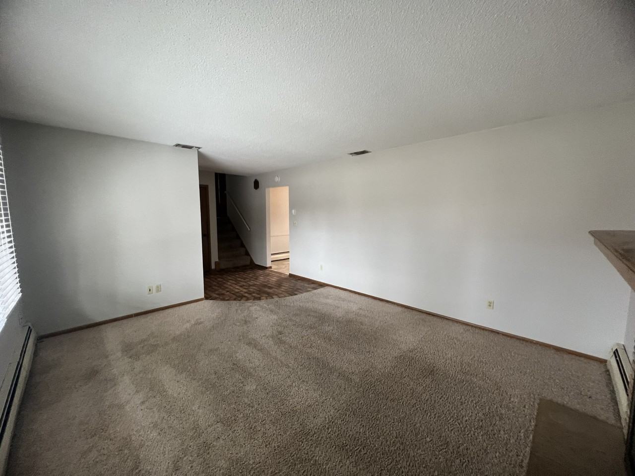 2505 Evergreen Rd N - Photo 3 of 27