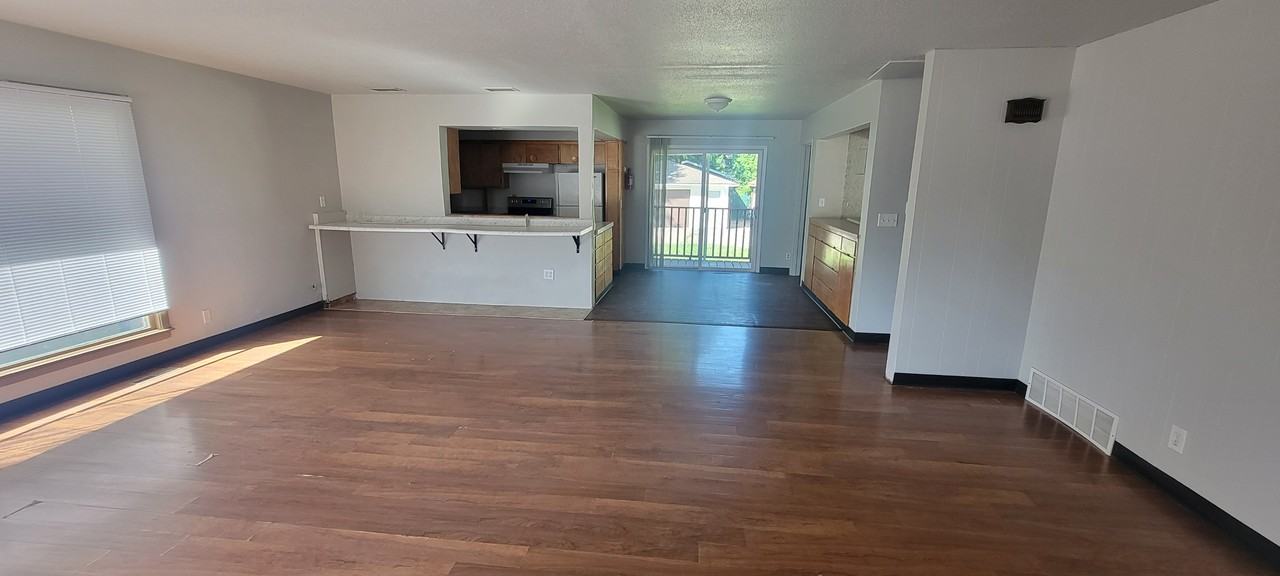 415 10Th St S - Photo 3 of 32