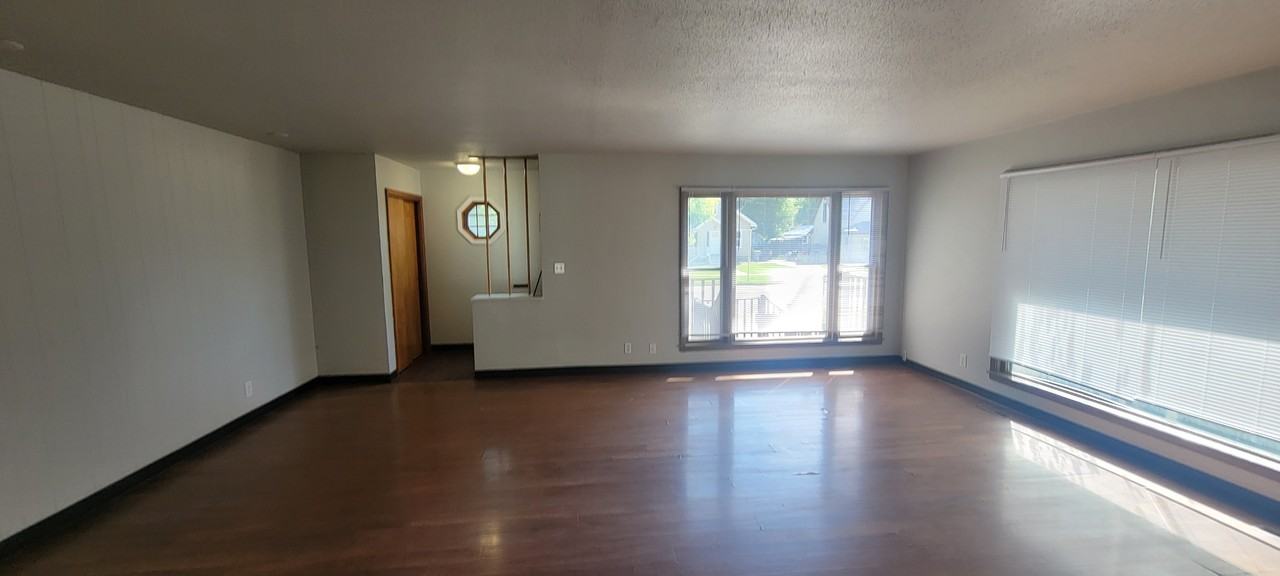 415 10Th St S - Photo 6 of 32