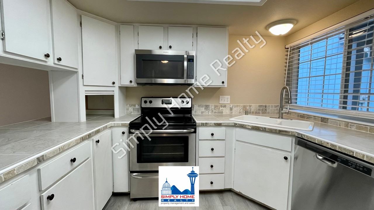 612 Malibu Dr Se - Photo 3 of 22