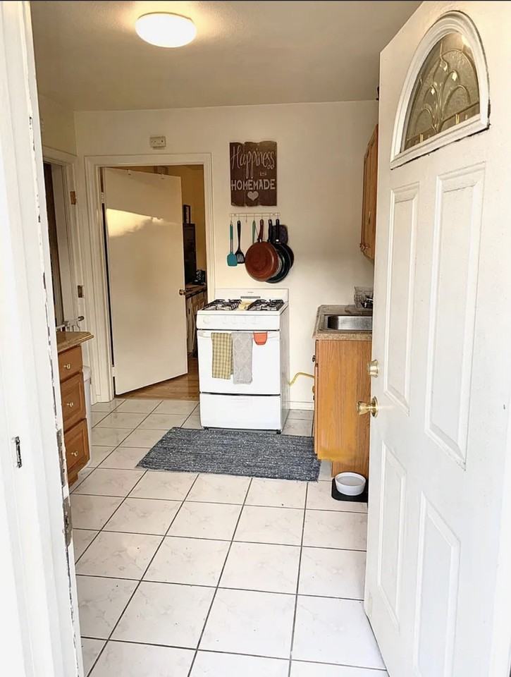 141 N Cambridge St - Photo 4 of 8