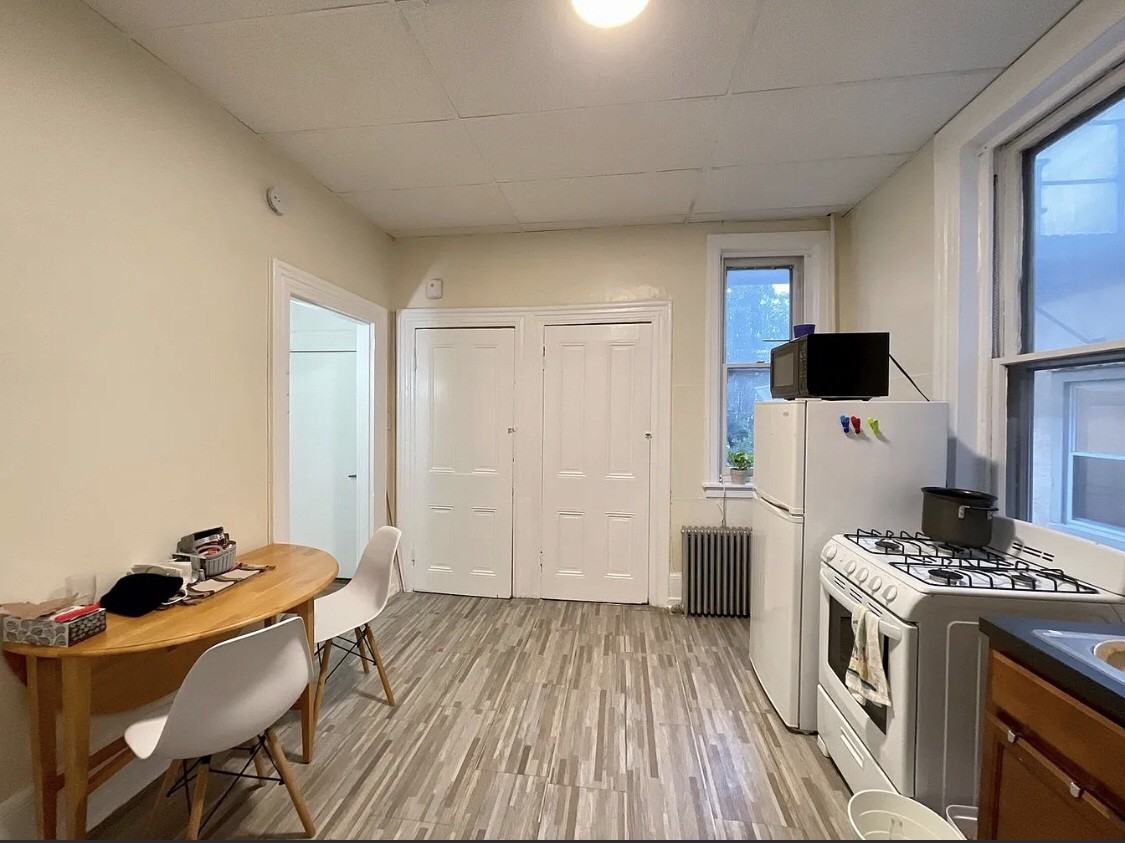 2219 Spring Garden St - Photo 2 of 8