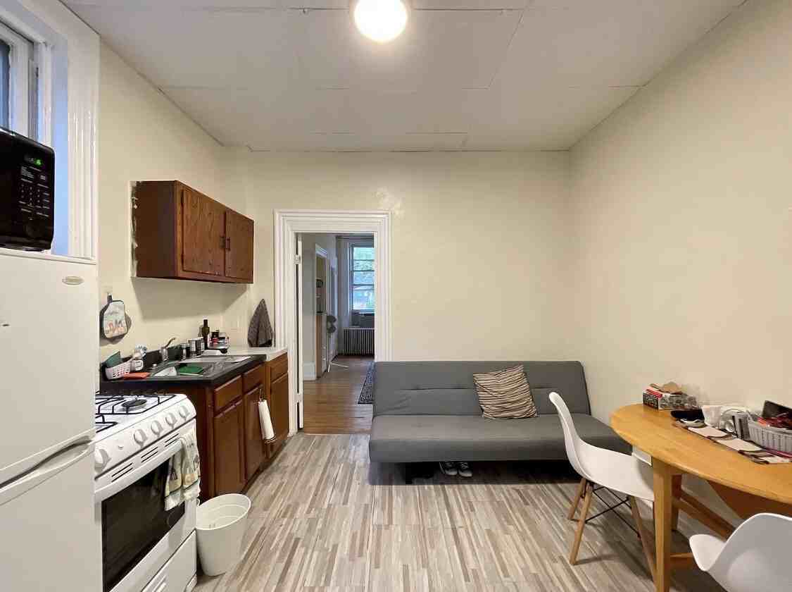 2219 Spring Garden St - Photo 3 of 8