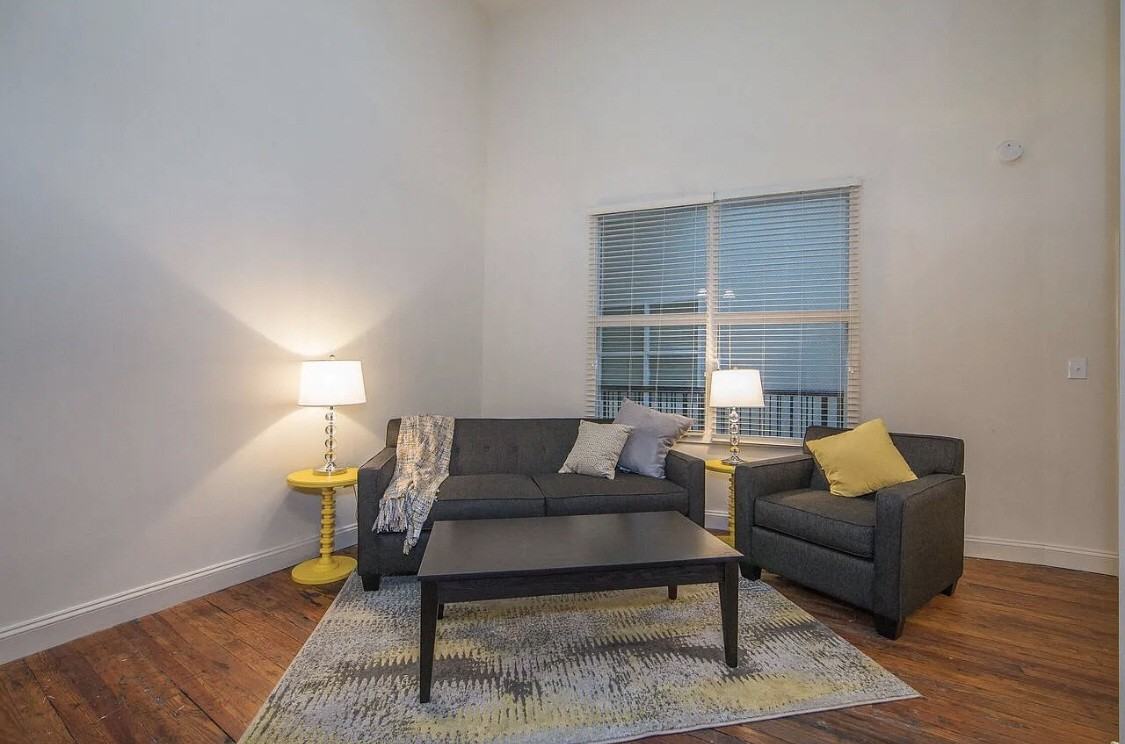 1309 W Broad St - Photo 2 of 5