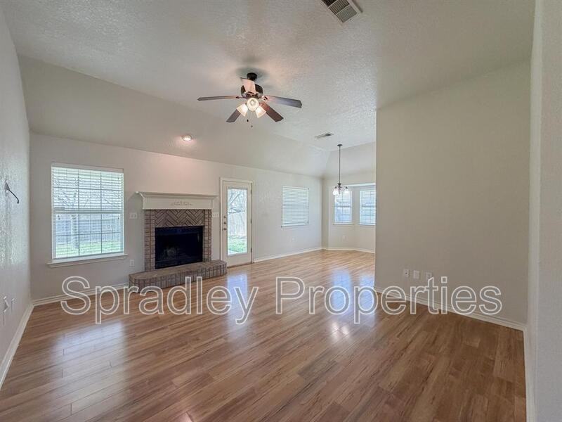 5218 Southern Crossing Dr - Photo 4 of 26