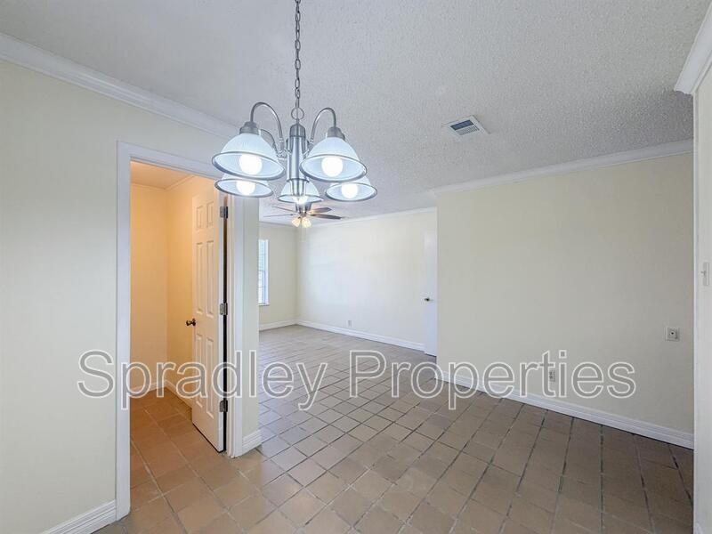 1027 N Wall St - Photo 4 of 15