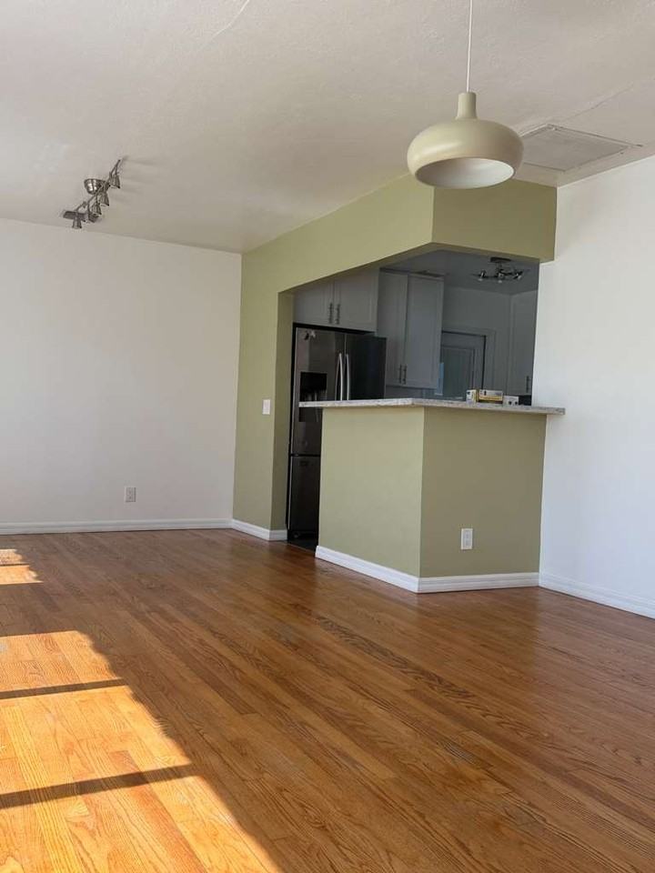 2815 Van Buren St - Photo 5 of 19