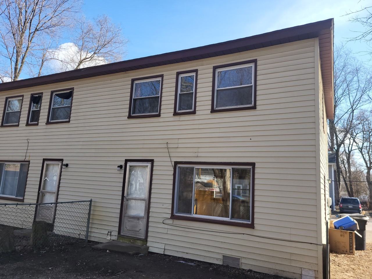 2310 Deerfield Ct - Photo 3 of 10