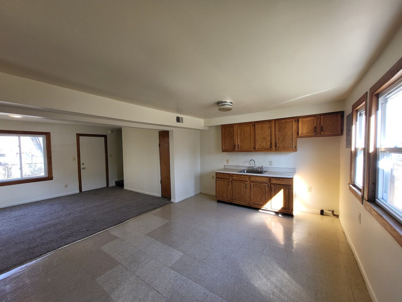 2310 Deerfield Ct - Photo 5 of 10