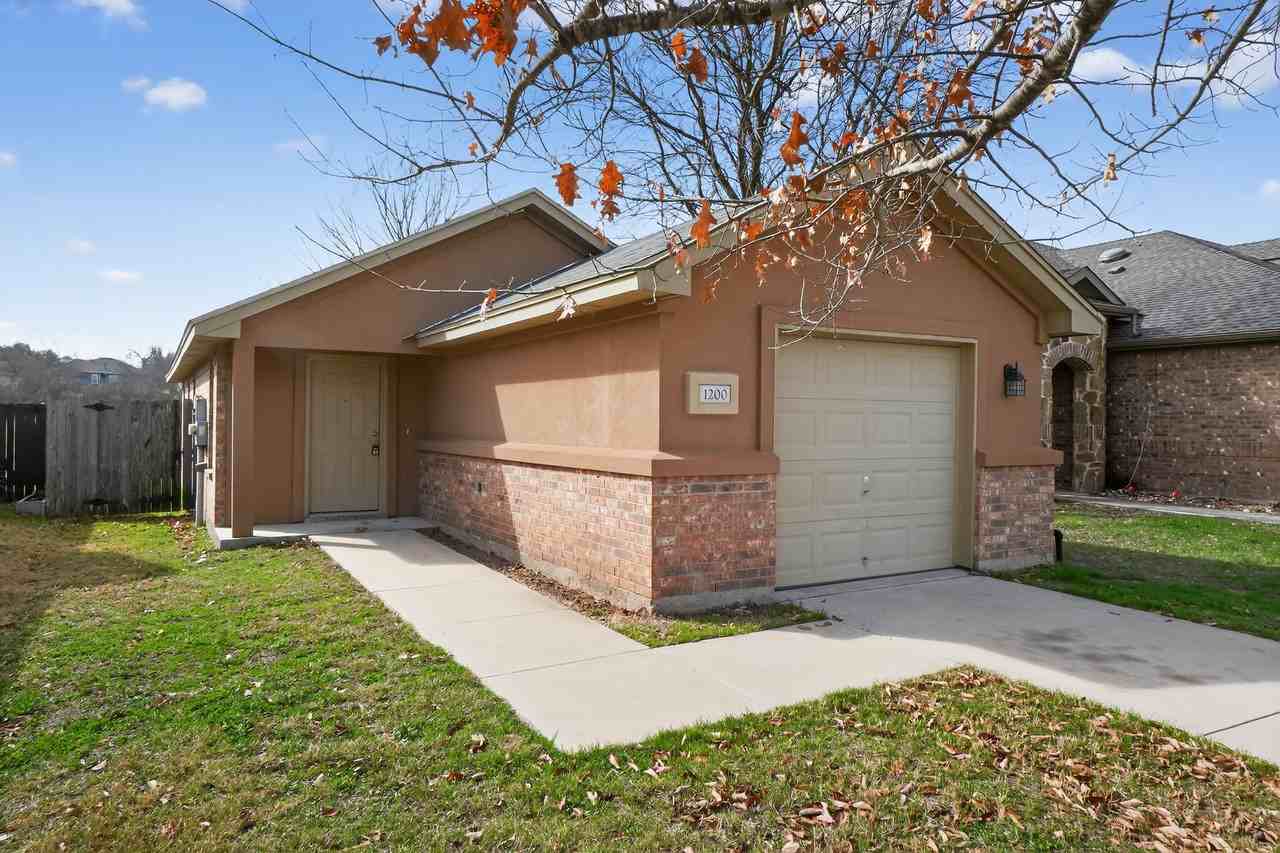 1200 Brendon Lee Ln - Photo 2 of 23