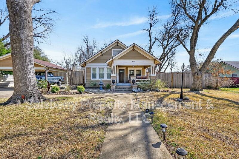 212 N Grand Ave - Photo 2 of 36