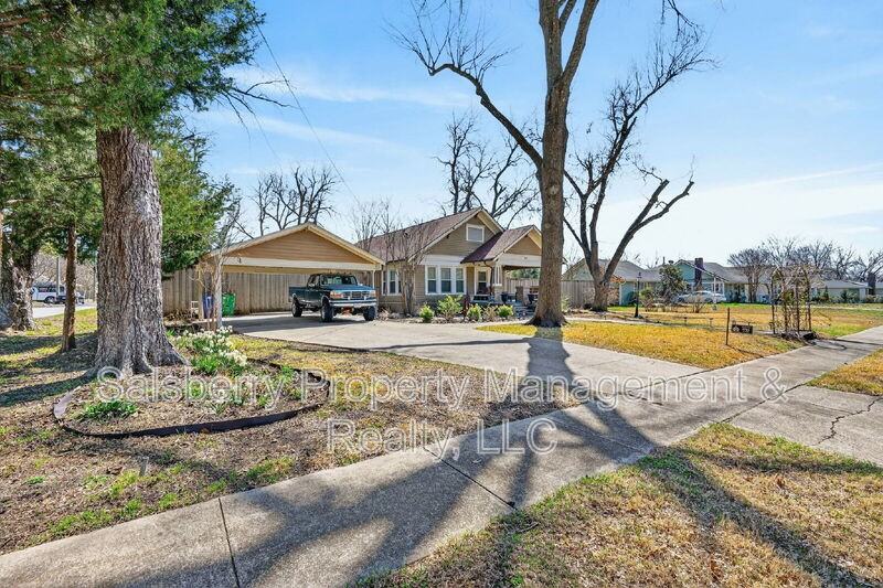 212 N Grand Ave - Photo 4 of 36