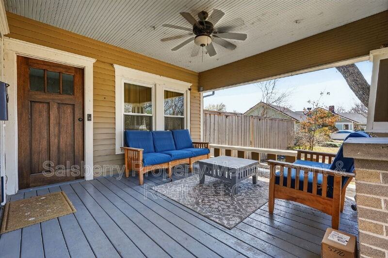 212 N Grand Ave - Photo 5 of 36