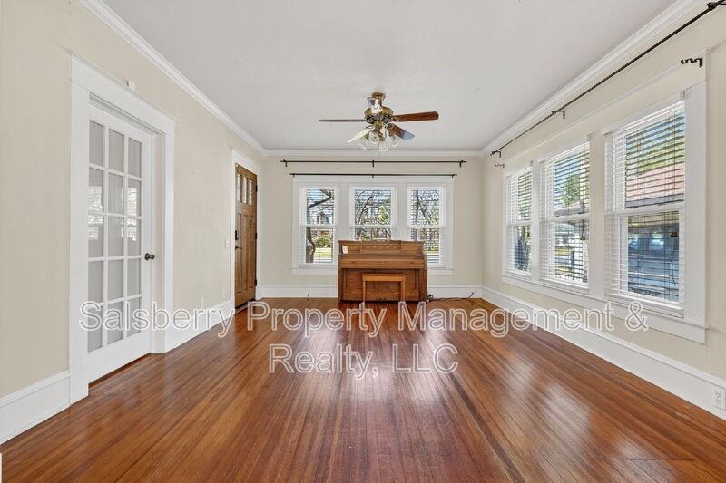 212 N Grand Ave - Photo 7 of 36