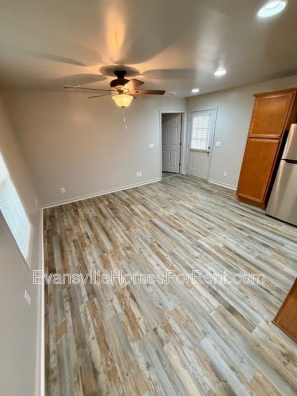 306 S Elm Ave - Photo 2 of 7