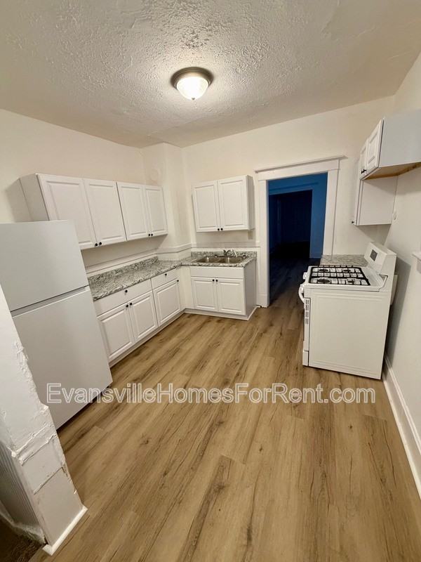 215 W Louisiana St - Photo 4 of 9