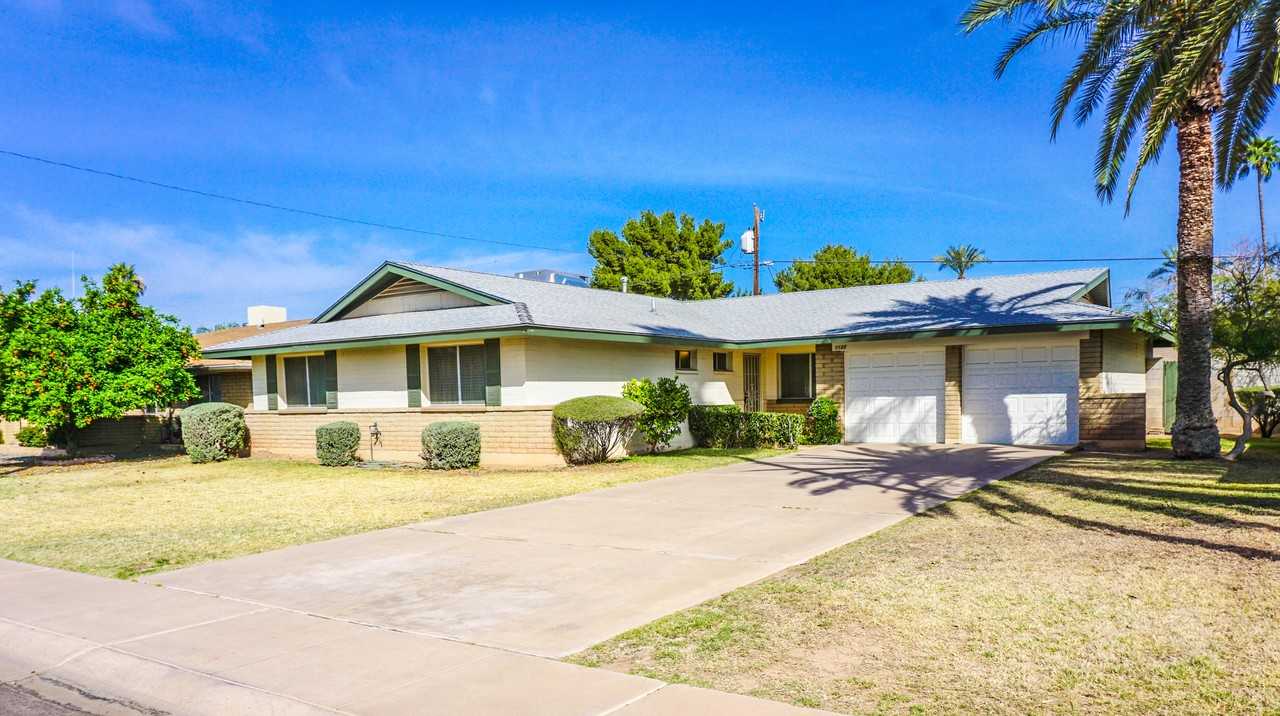 1122 E Campus Dr - Photo 2 of 17