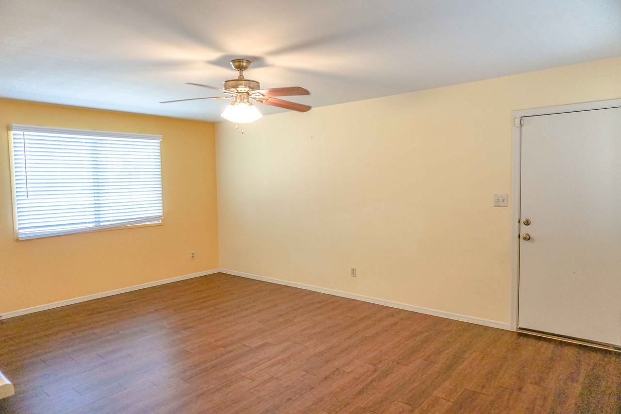 1122 E Campus Dr - Photo 3 of 17