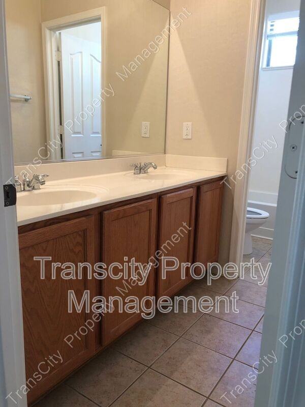 4537 S Granite St - Photo 4 of 22