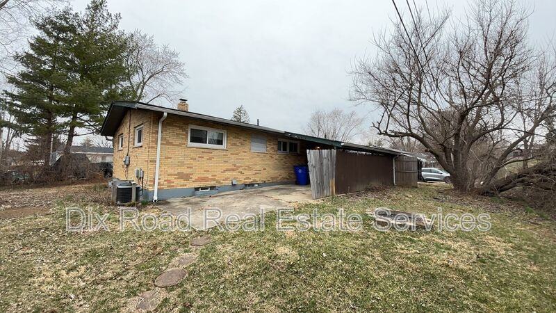 677 Mark Ave - Photo 3 of 26