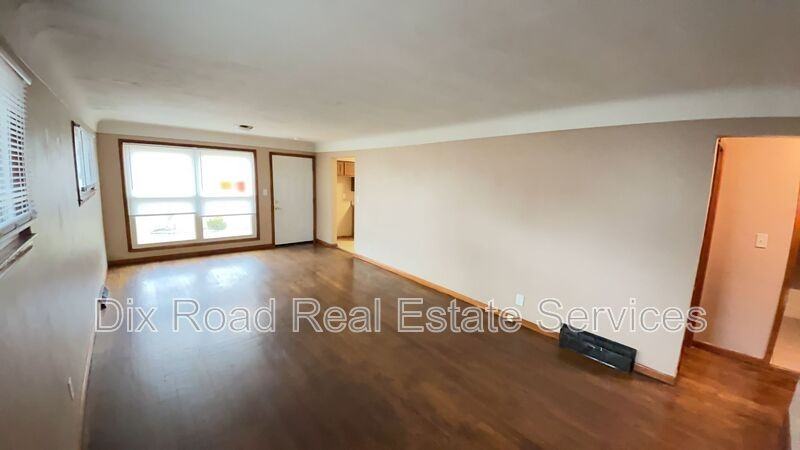 677 Mark Ave - Photo 4 of 26