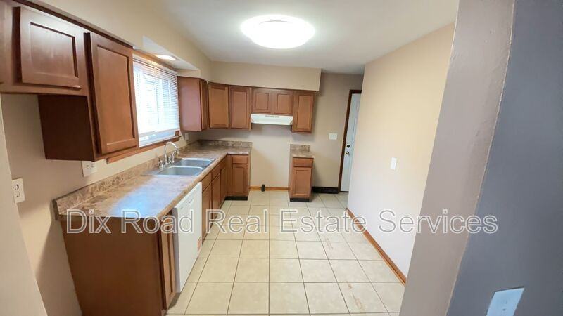 677 Mark Ave - Photo 6 of 26