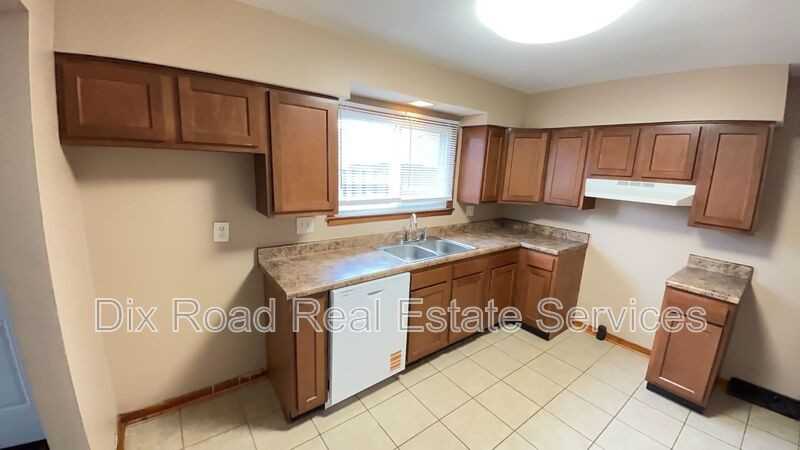 677 Mark Ave - Photo 7 of 26