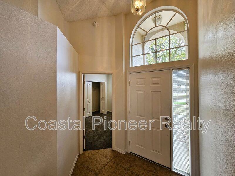 9007 Westbay Blvd - Photo 4 of 34