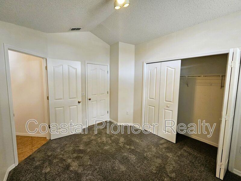 9007 Westbay Blvd - Photo 5 of 34