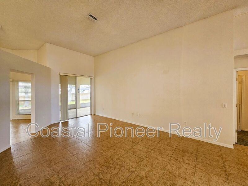 9007 Westbay Blvd - Photo 7 of 34