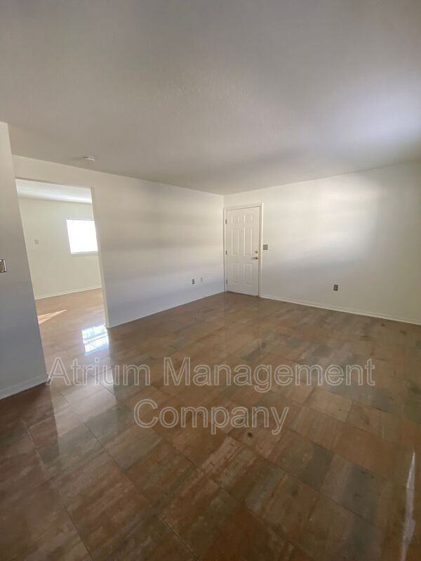 2505 E Central Blvd #19 - Photo 2 of 14