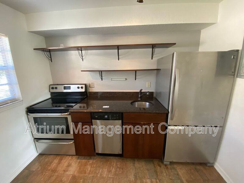 2505 E Central Blvd #19 - Photo 3 of 14