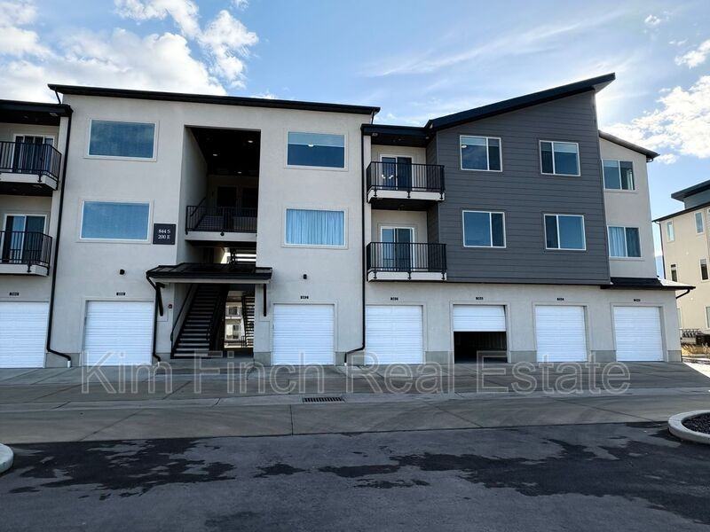 844 Se #304 - Photo 2 of 36