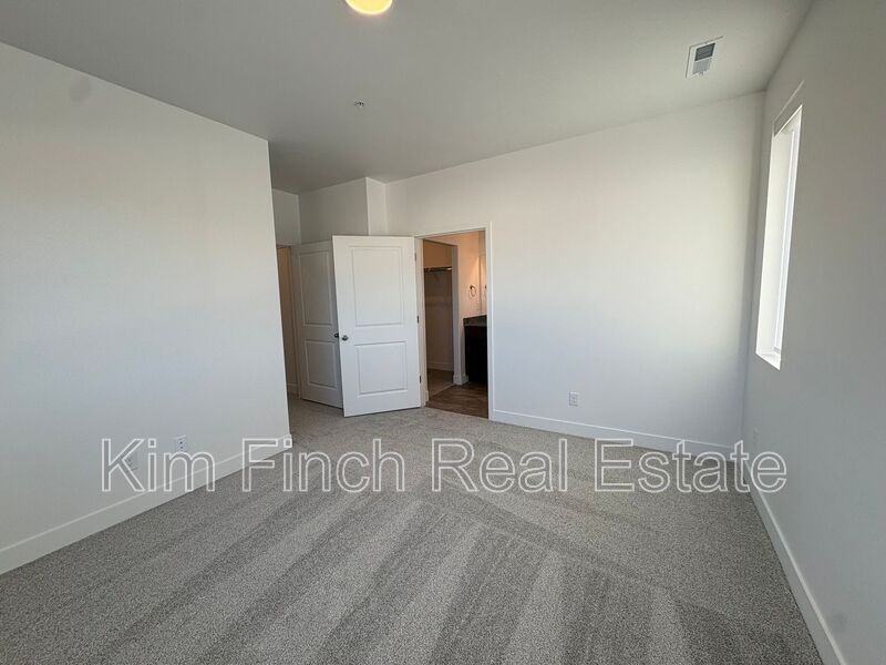 844 Se #304 - Photo 7 of 36