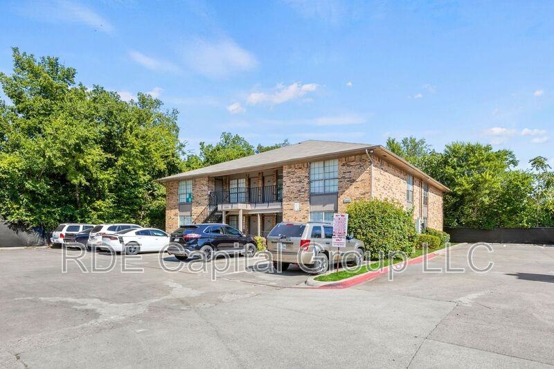 1939 Cranford Dr #102 - Photo 3 of 35