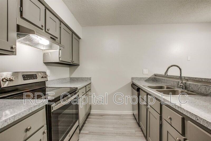 1939 Cranford Dr #102 - Photo 5 of 35