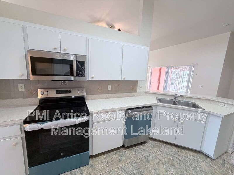 5688 Fischer Dr - Photo 3 of 16