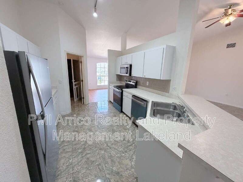 5688 Fischer Dr - Photo 4 of 16