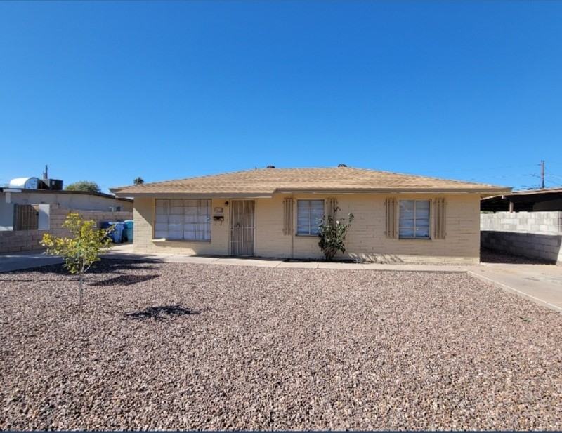 4232 N 33rd Dr - Photo 2 of 3