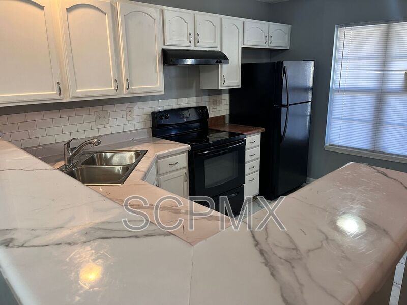 3437 Broadwick St - Photo 2 of 6