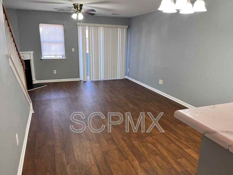3437 Broadwick St - Photo 3 of 6